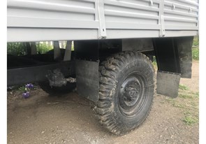 Брызговик колеса УАЗ 3303 кузова с кроншт. в сб. задний.резина 330360-8511020
